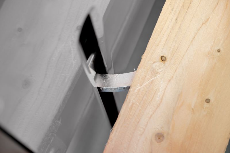 Aufstapeln: 4 Hebebolzen greifen und heben eine Palette