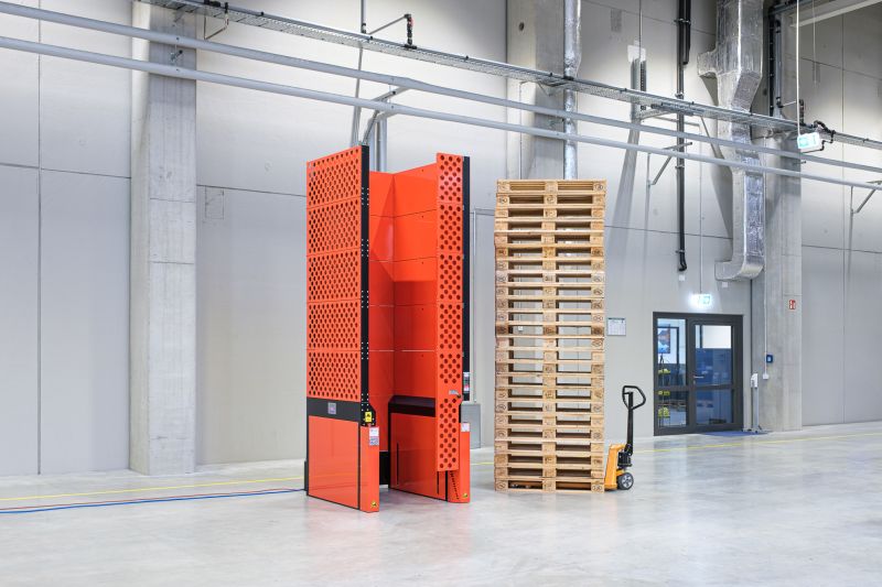 Palettenspender kann mit Stapler oder Handhubwagen befüllt werden