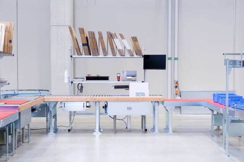 Einfache Integration in eine Versandstraße.