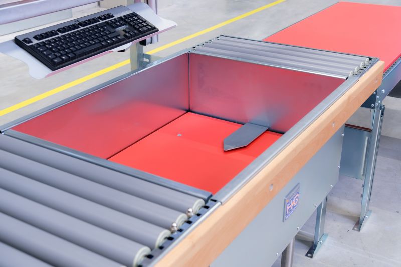 Pneumatik-Hubtisch mit integrierter Arbeitsplatte für Traglast bis 40 kg.