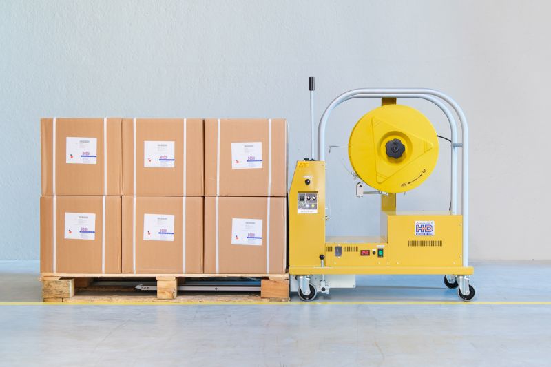 Palettenumreifungsmaschine halbautomatisch Palettenumreifungsmaschine halbautomatisch