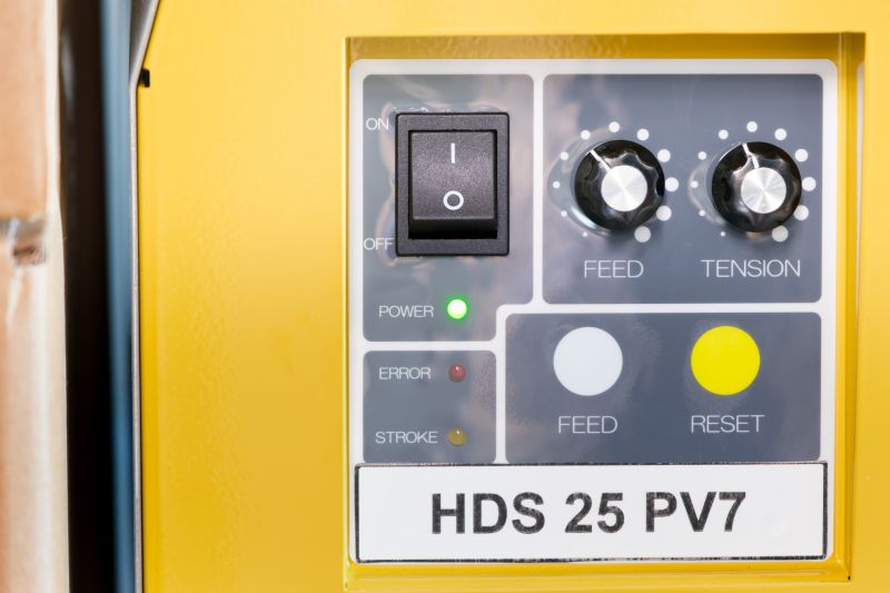 Flexible Einstellung von Bandvorschub und Bandspannung