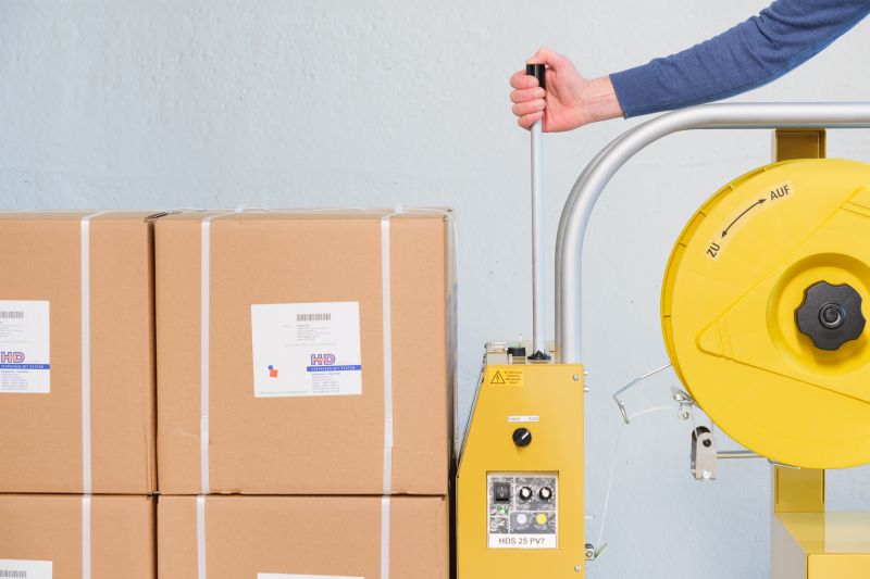 Bedienhebel für dosierte Bandspannung, z.B. um Kantenschutz anzulegen