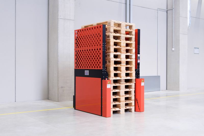 Der Palettenspender ist für eine Stapelhöhe von 15 Paletten vorbereitet