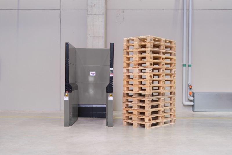 Das Palettenmagazin bietet Platz für 15 Paletten
