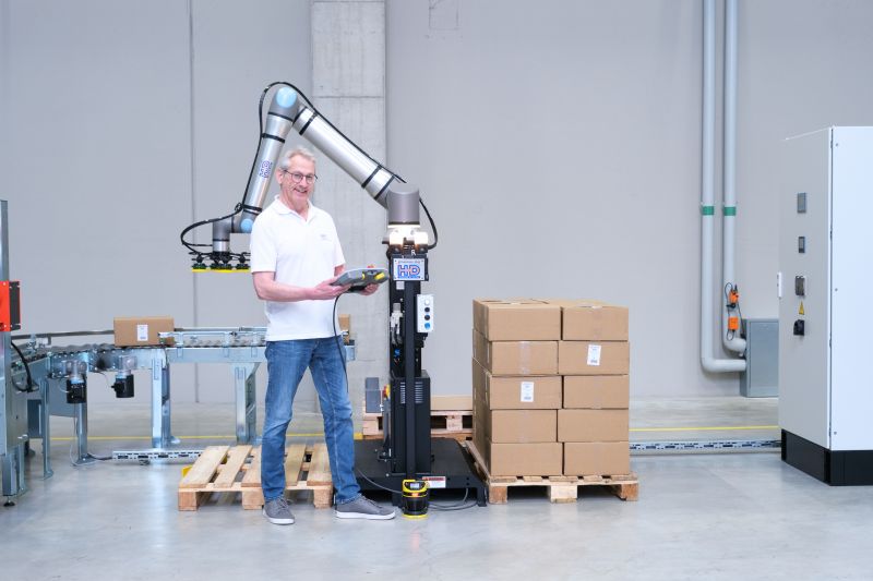 Cobot Palettierer wird programmiert Cobot Palettierer wird programmiert