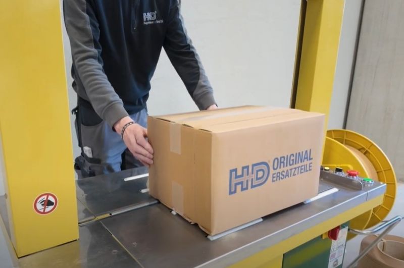 Mit Papier-Umreifungsband automatisch umreifen Mit Papier-Umreifungsband automatisch umreifen