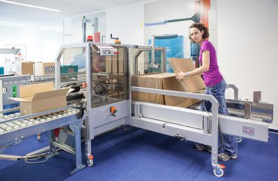 Kartonaufrichter, halbautomatisch und automatisch